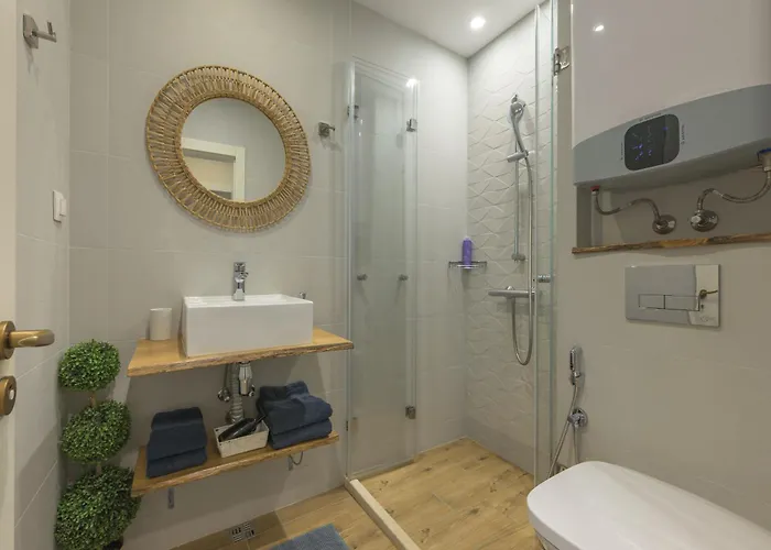 Blue Lagoon Daire Aziz Konstantin ve Elena